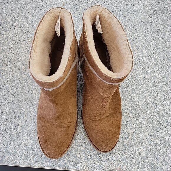 Ugg Australia Women's KasenBoots Suede Fur Trim Heeled Size 10